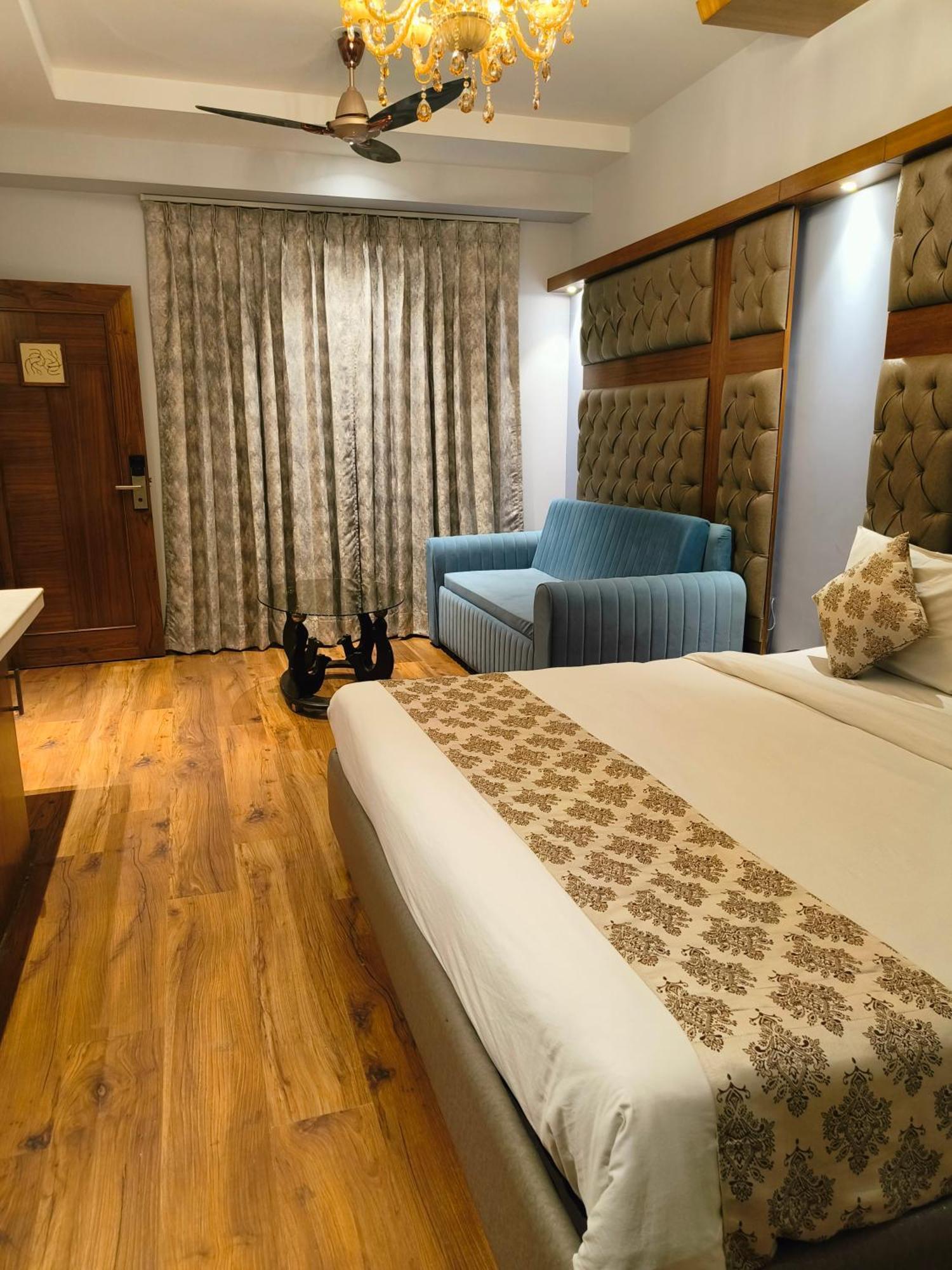 The Pearl, Center - Traveler's Choice Award Winner For 2025