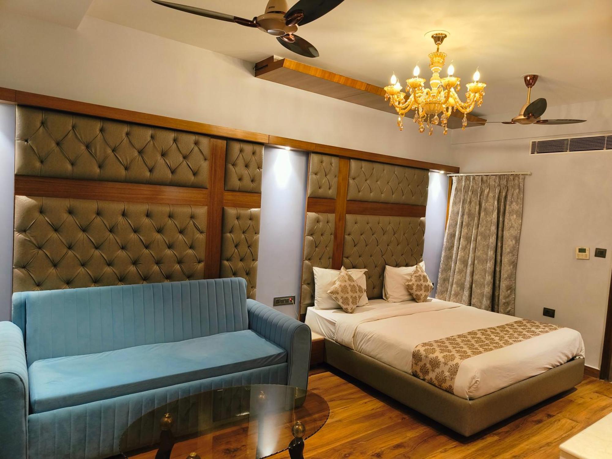Hotel The Pearl, Center - Traveler's Choice Award Winner For 2025 New Delhi