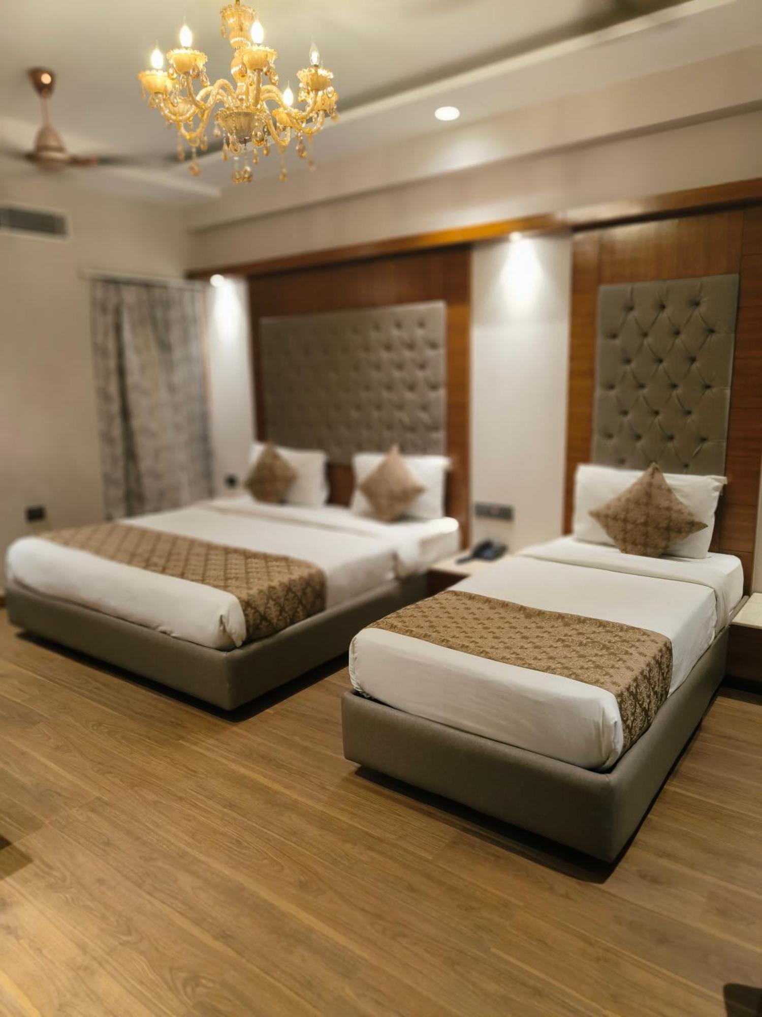 The Pearl, Center - Traveler's Choice Award Winner For 2025
