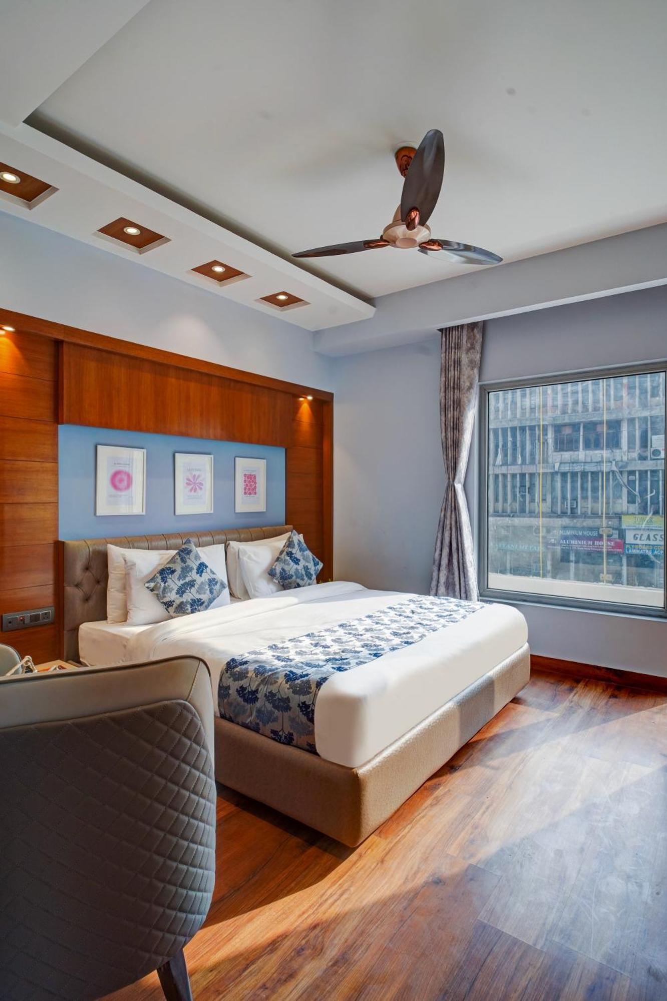 The Pearl, Center - Traveler's Choice Award Winner For 2025