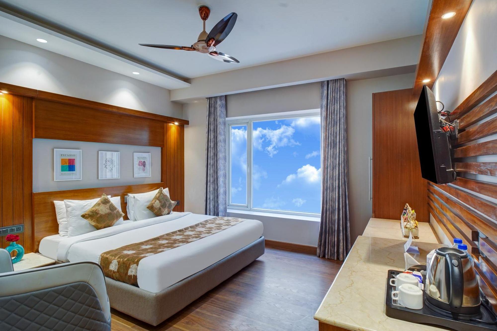 The Pearl, Center - Traveler's Choice Award Winner For 2025 Hotel